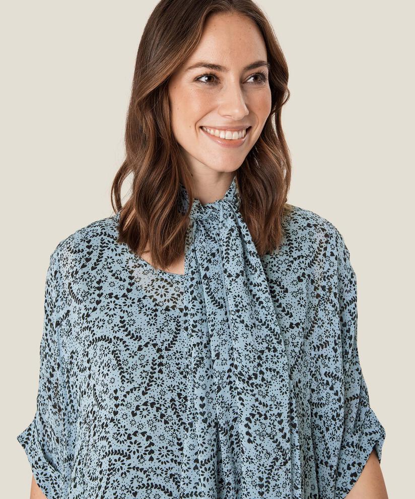 Along Tuch, Ashley Blue