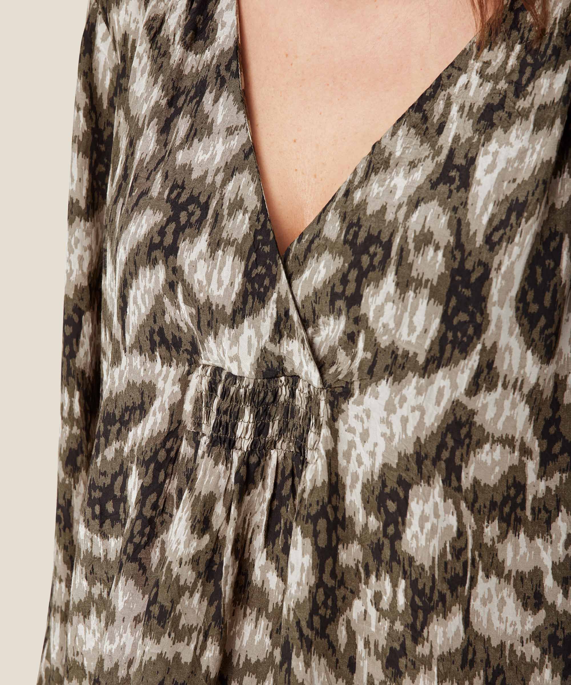 Viskosebluse mit gesmoktem Detail, Sea Turtle