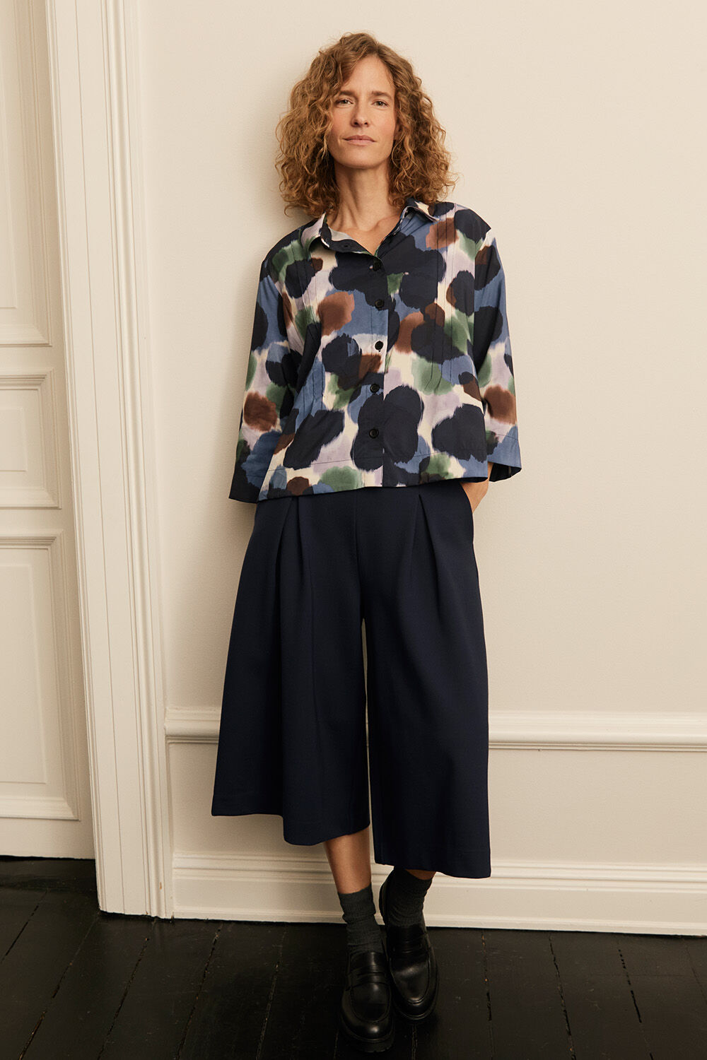 Viskose-Hemd mit 3/4-Arm und Ziern&auml;hten - Navy Blazer, Jerseyhose Mit Falten Vorne Und Verdecktem Rei&szlig;verschluss An Der Seite - Navy Blazer