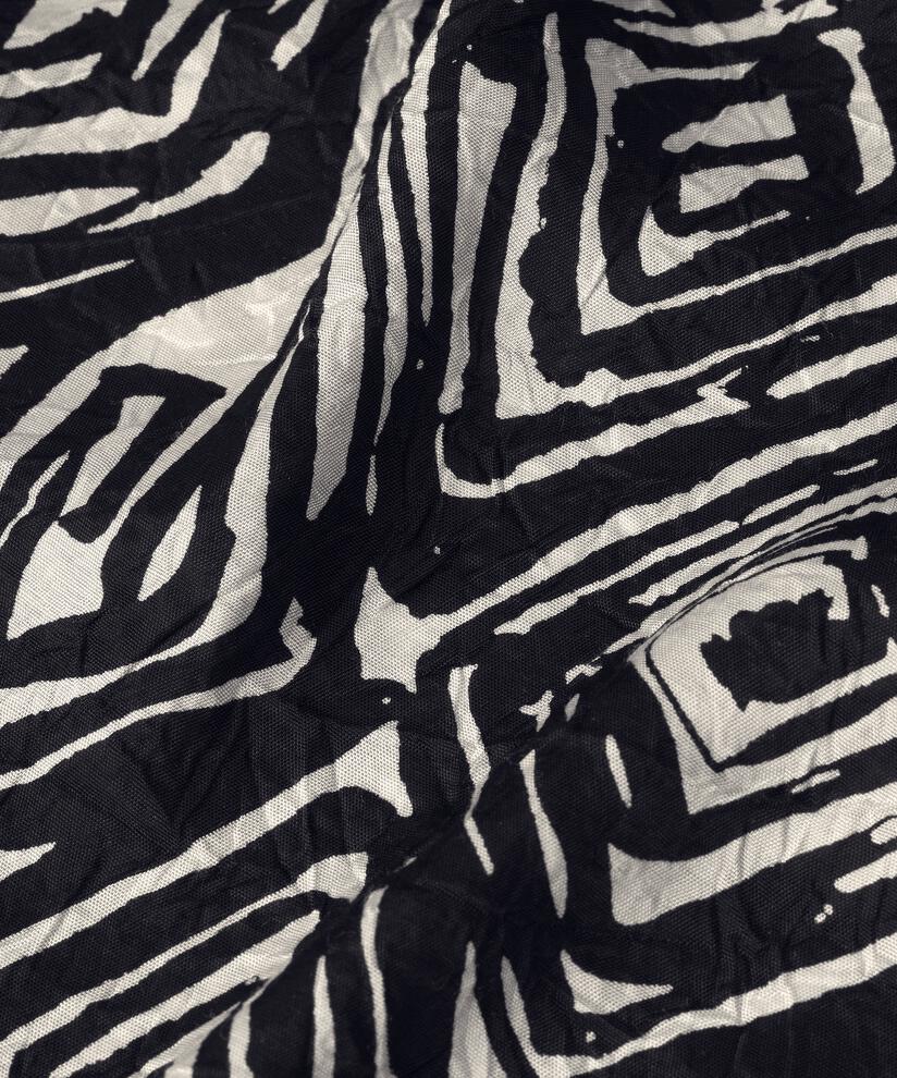 Grafische Viskosebluse mit halblangen Ärmeln, Black