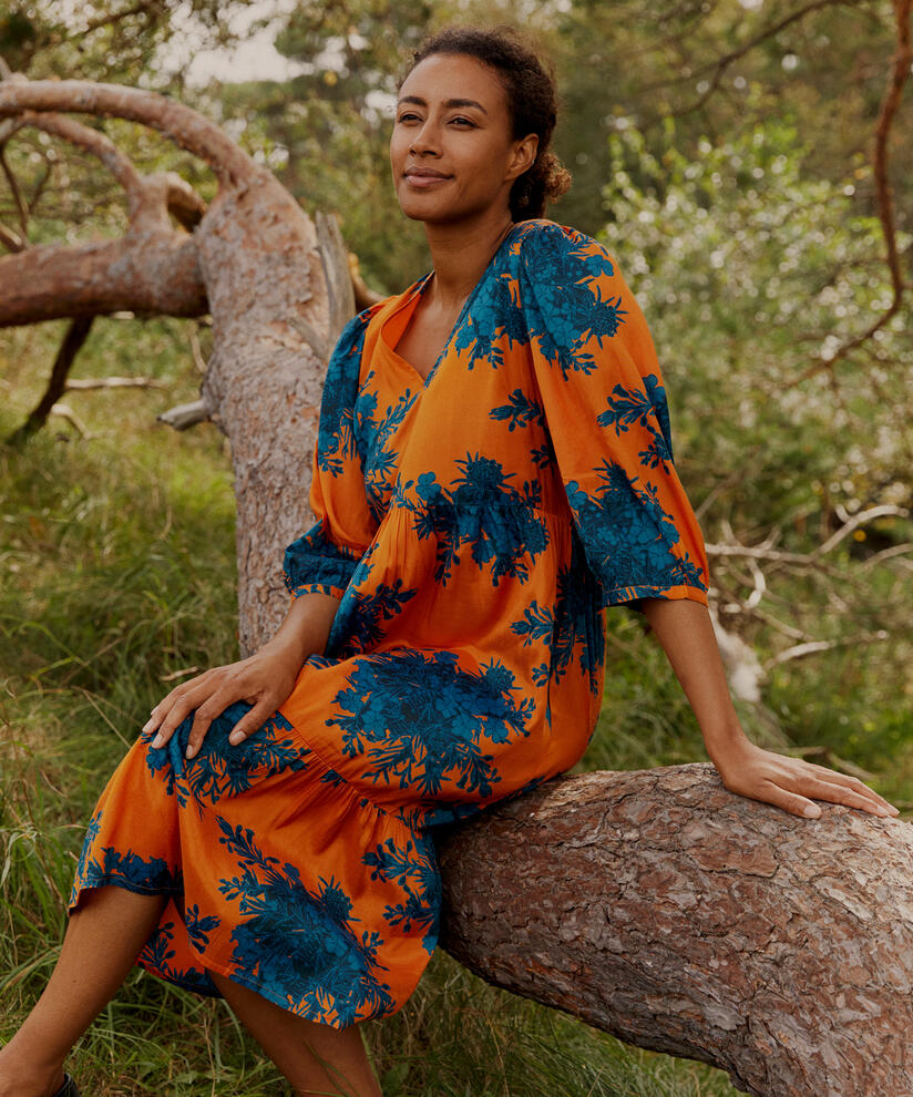 Bedrucktes Viskosekleid mit V-Ausschnitt, Russ Orange