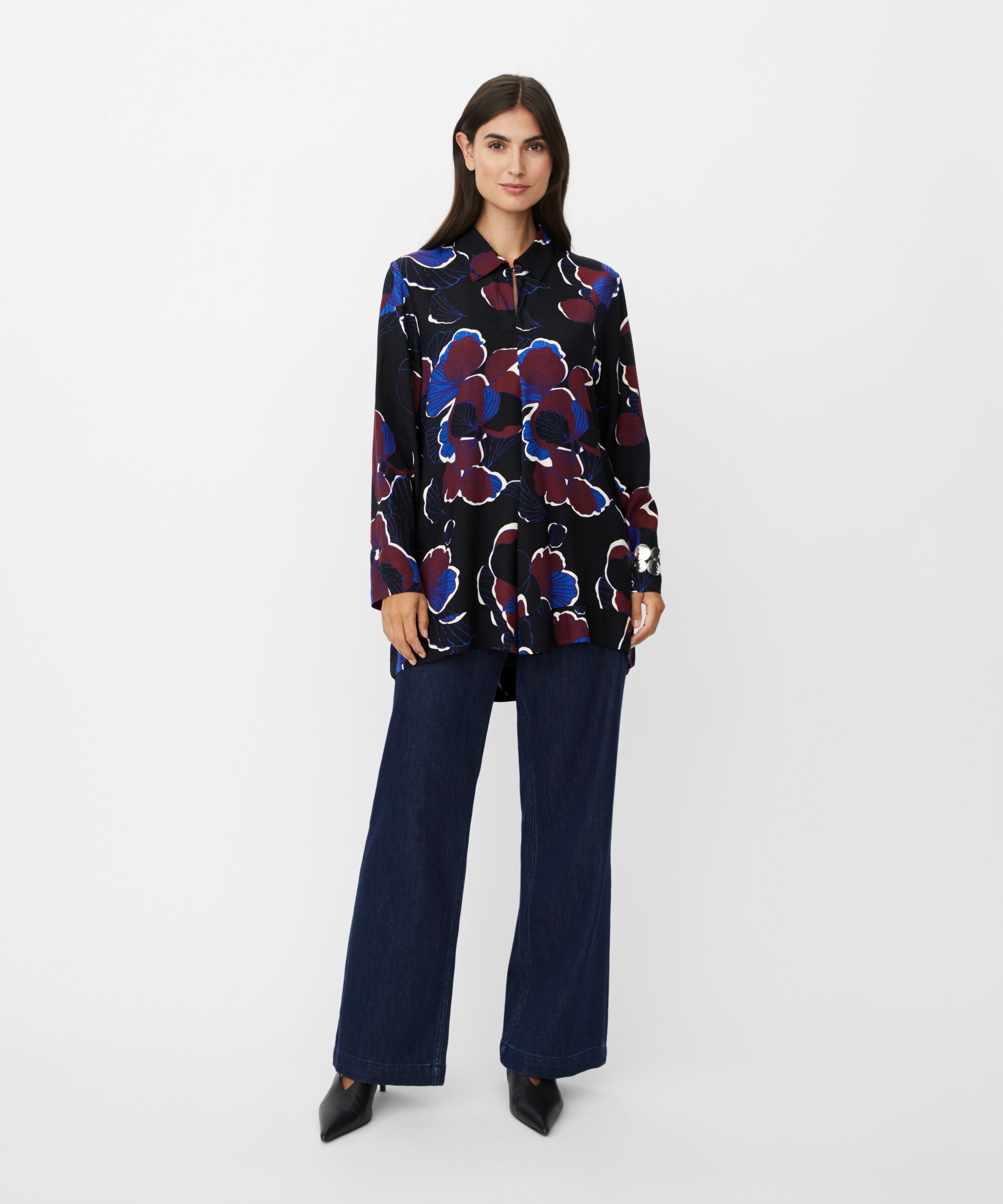 geblümte Viskose-Tunika mit Knopfdetail am Hals, Tawny Port